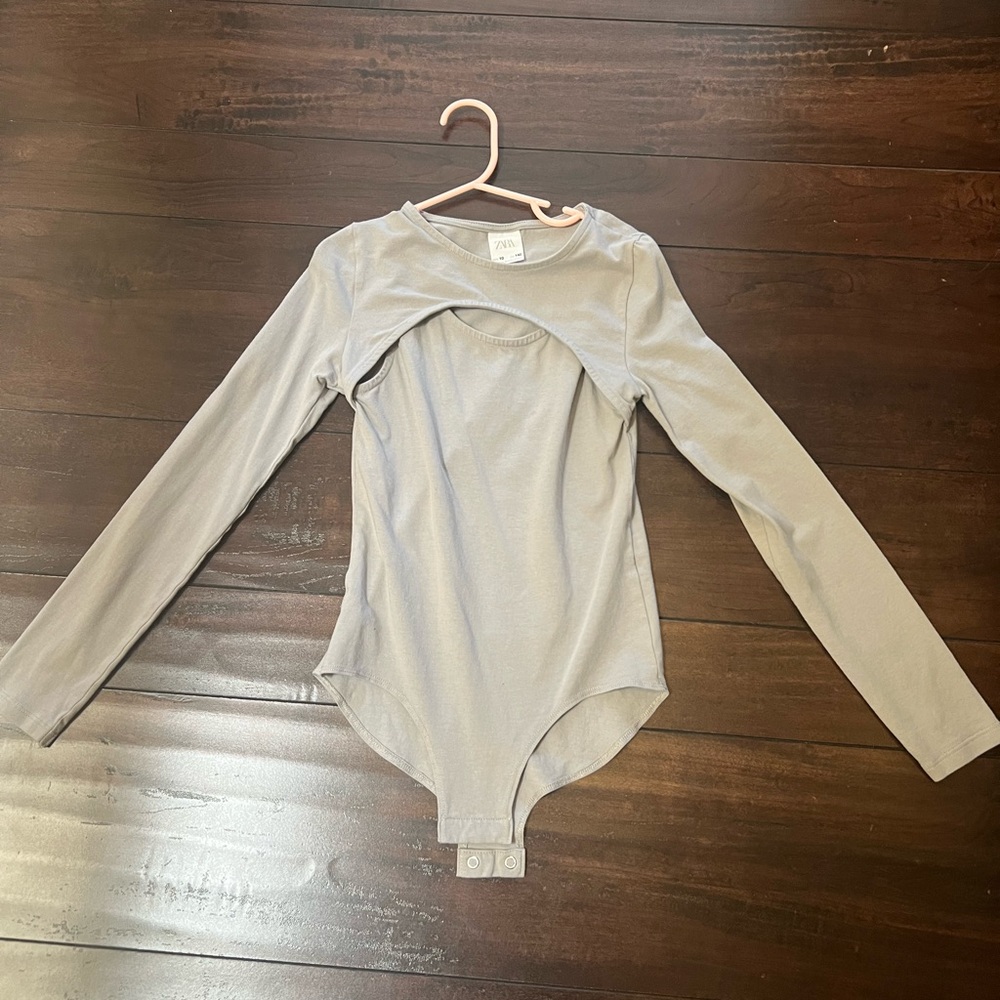 Zara Light Gray Long Sleeve Bodysuit
